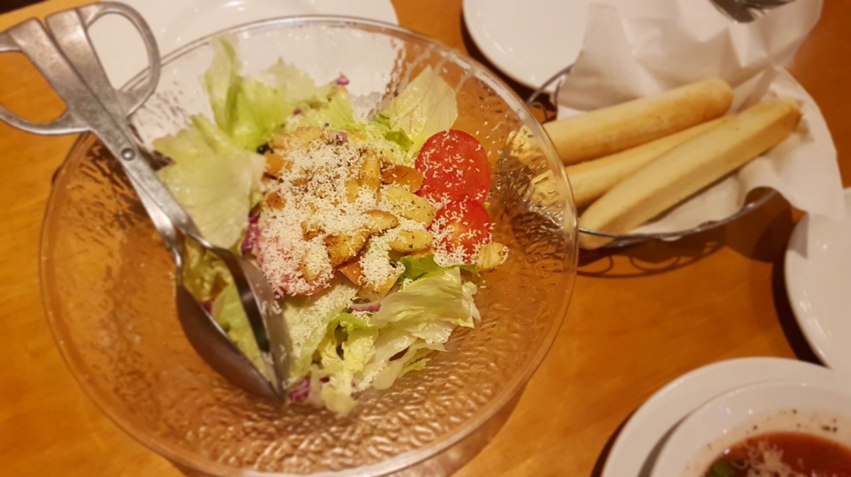 salad and breadsticks